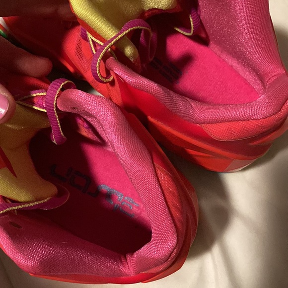 Lebron XII Fruity pebbles (GS) - Picture 5 of 7